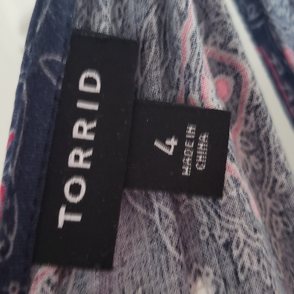 Torrid size 4 blue knee length with pink design